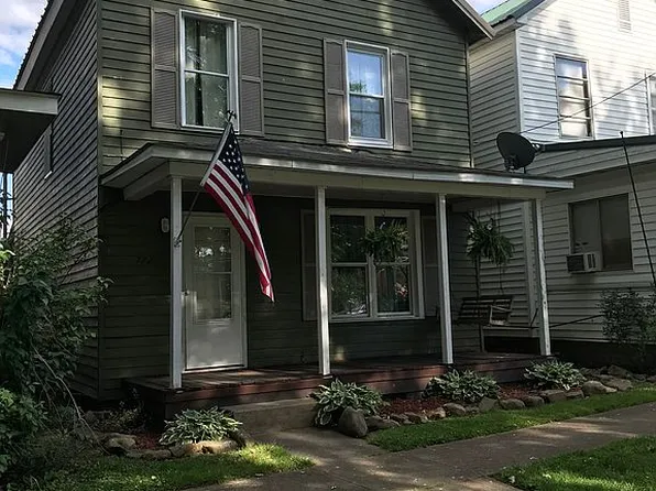 772 1st St W, Huntington, WV 25507