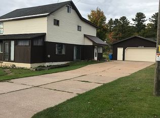 1010 School St, Ishpeming, MI 49849