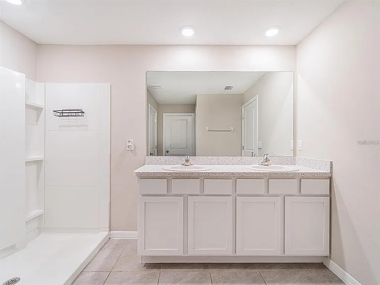 13748 Wineberry Dr — Photo 24