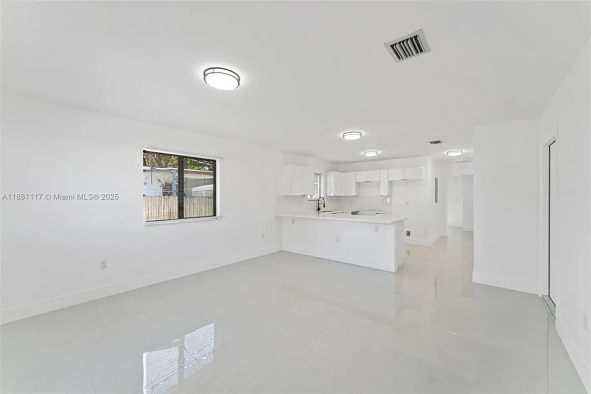 Building Photo - 1556 NW 68th Ter
