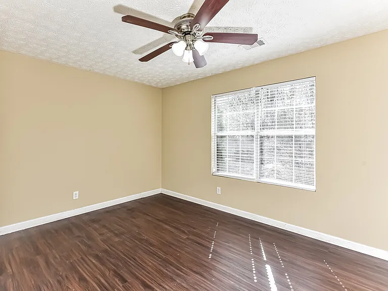 735 Bridgewood Ct — Photo 11