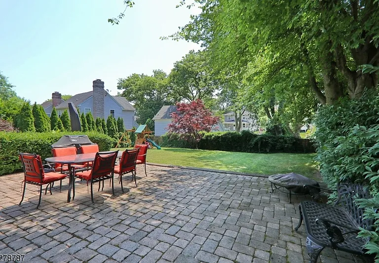 64 Park Ave — Photo 21