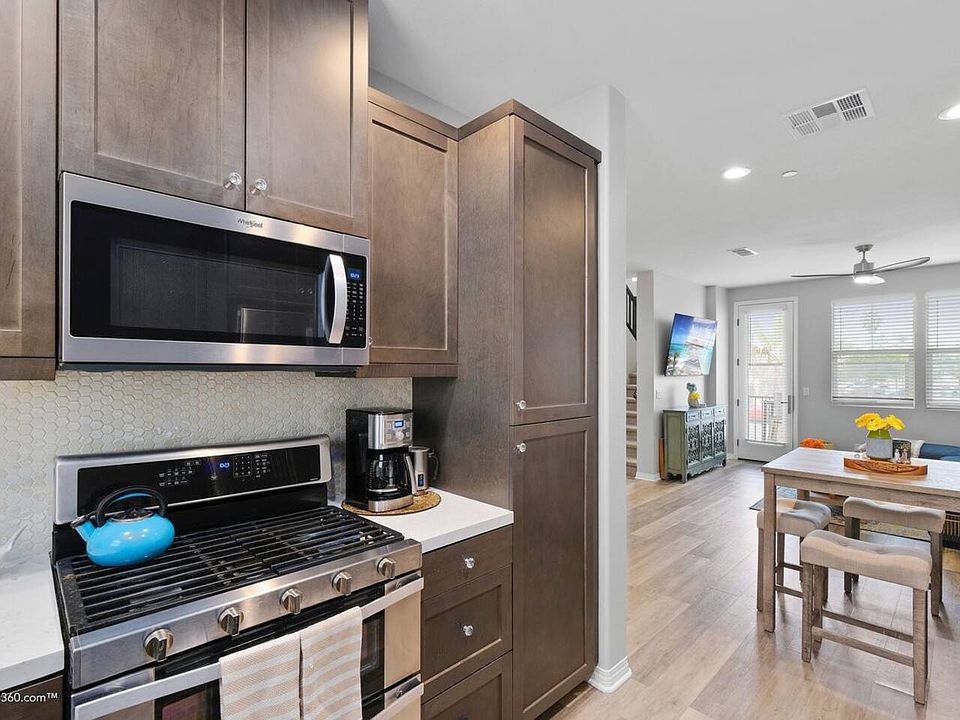 1st image of 515 Pelican Ln