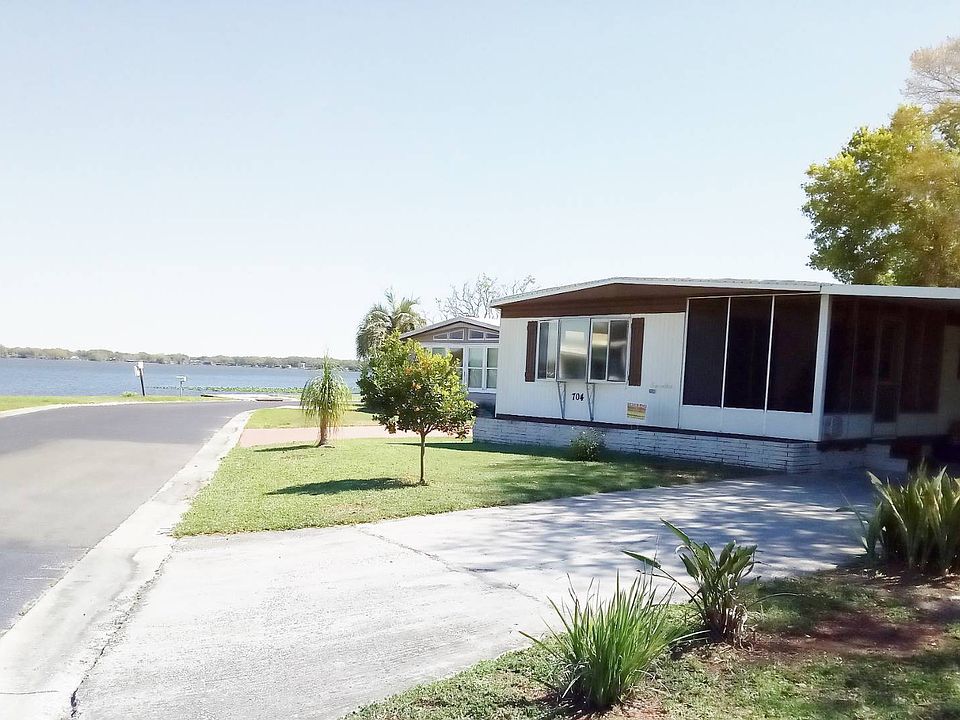 1st image of 704 Fountainview Lake Dr