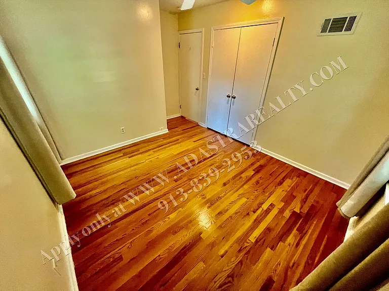 9832 Walmer St — Photo 20