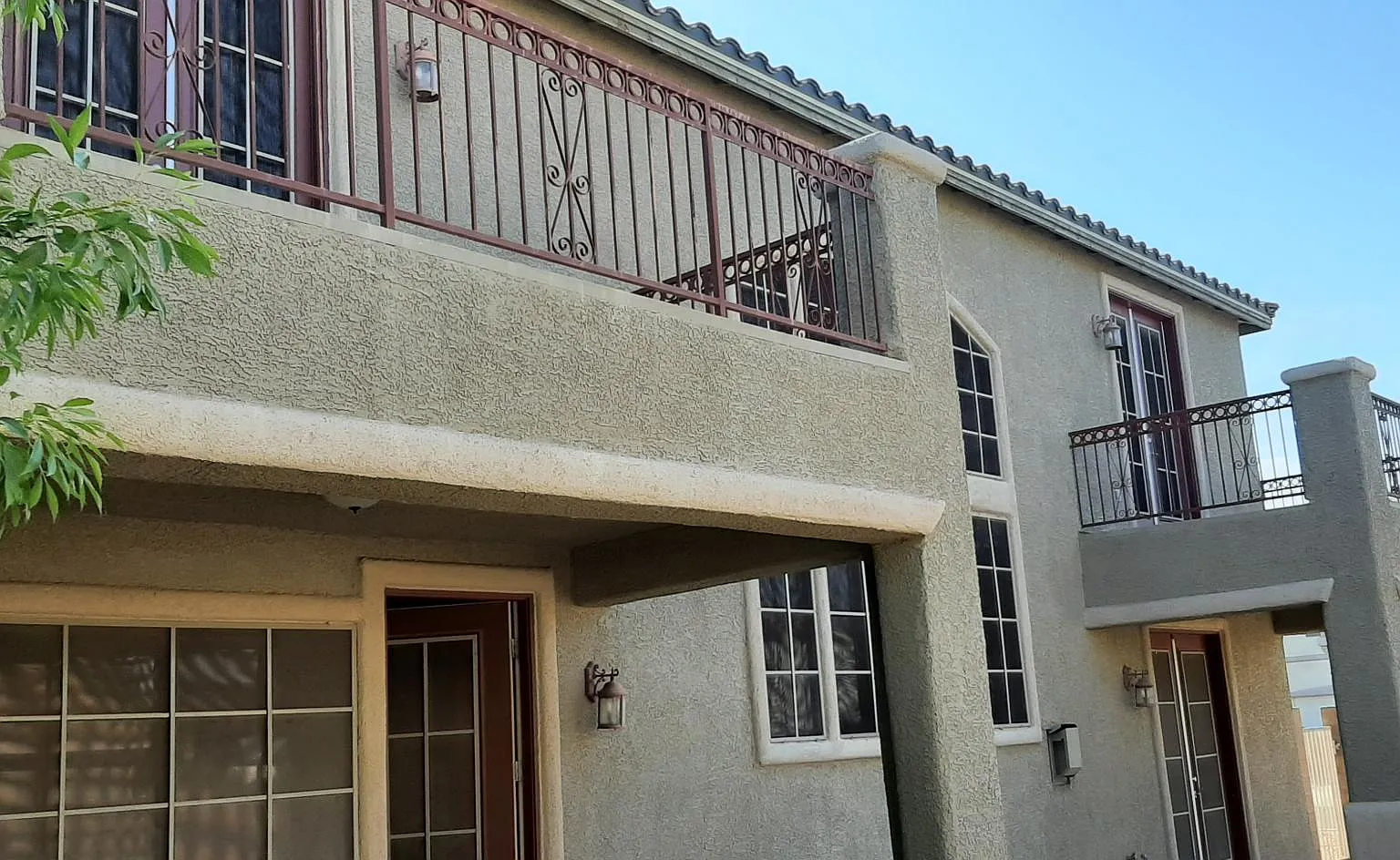 3 bed, 3663 sqft, $2,400 — Photo 2