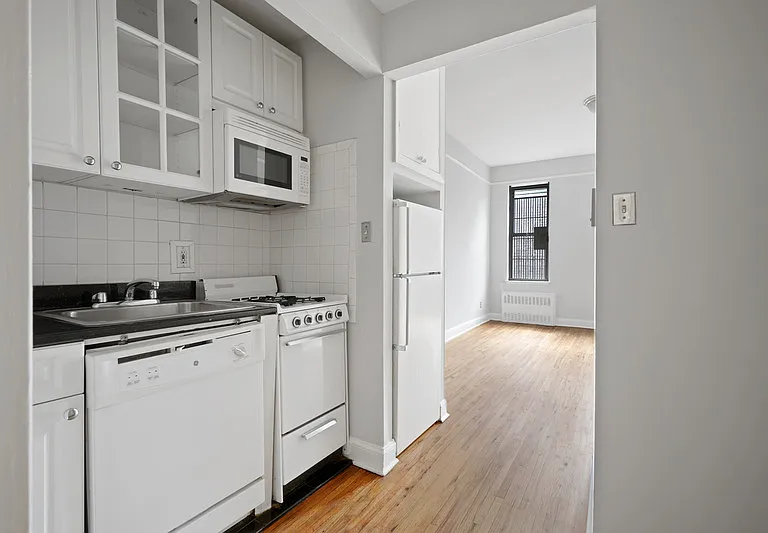1582 1st Ave #4A — Photo 4