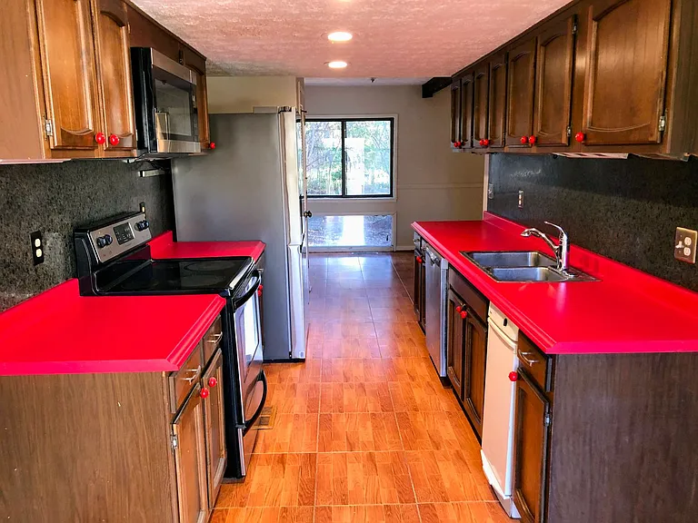 174 Woodstone Dr — Photo 6