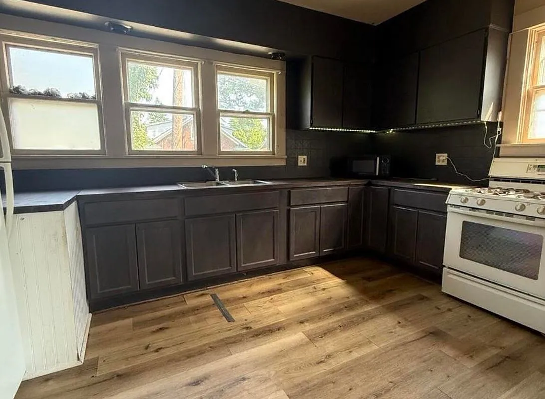 3 bed, 2.0 bath, 1587 sqft, $1,550 — Photo 4