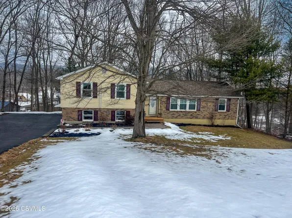 721 Rolling Green Dr, Selinsgrove, PA 17870