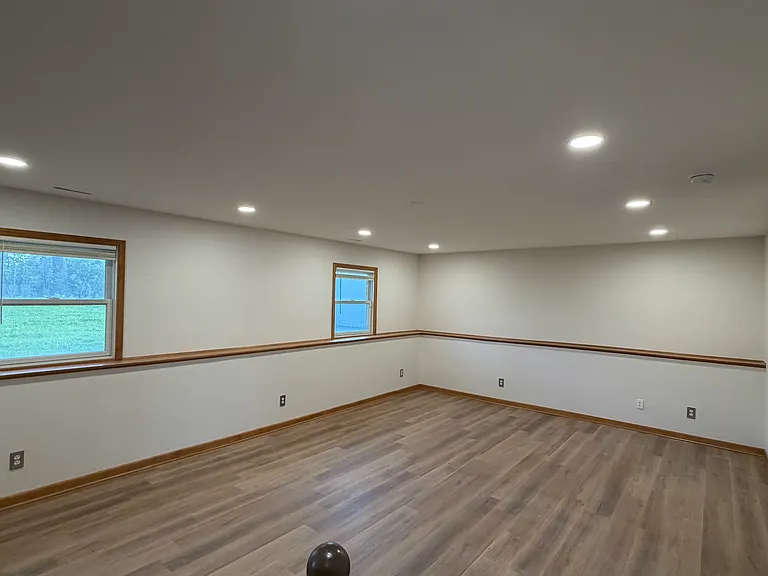 6387 Amanda Dr — Photo 8