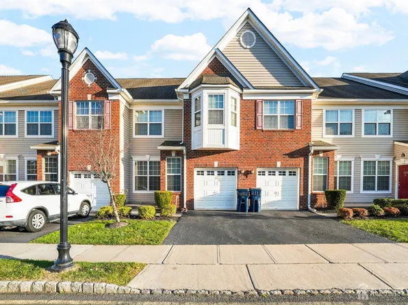 2422 Canterbury Ln, North Brunswick, NJ 08902