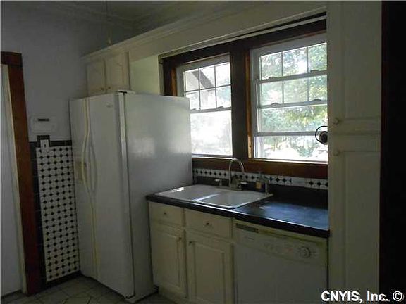 5th image of 817 Washington St