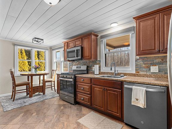 2nd image of 406 Elm St