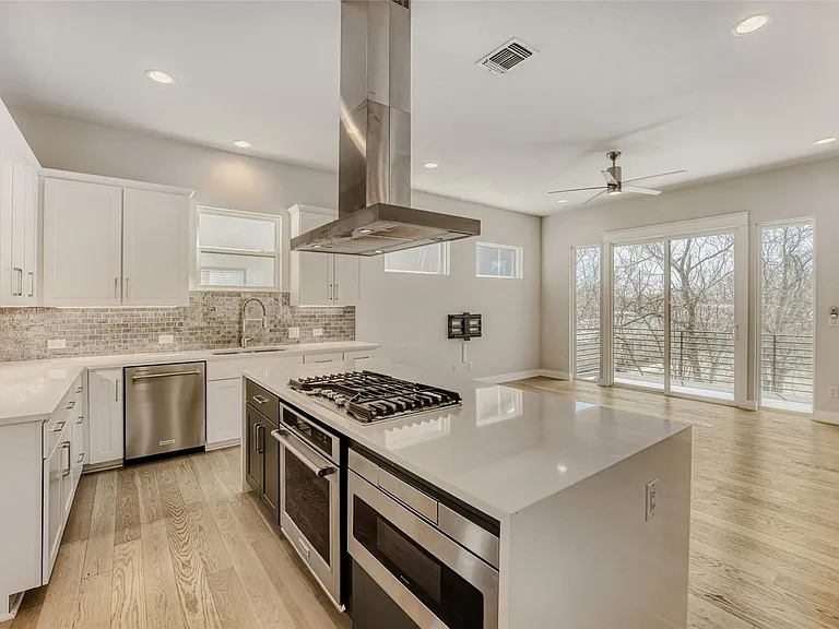 5002 Pecan Springs Rd #6 — Photo 10