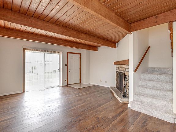 4th image of 458 Meadow Green Ln