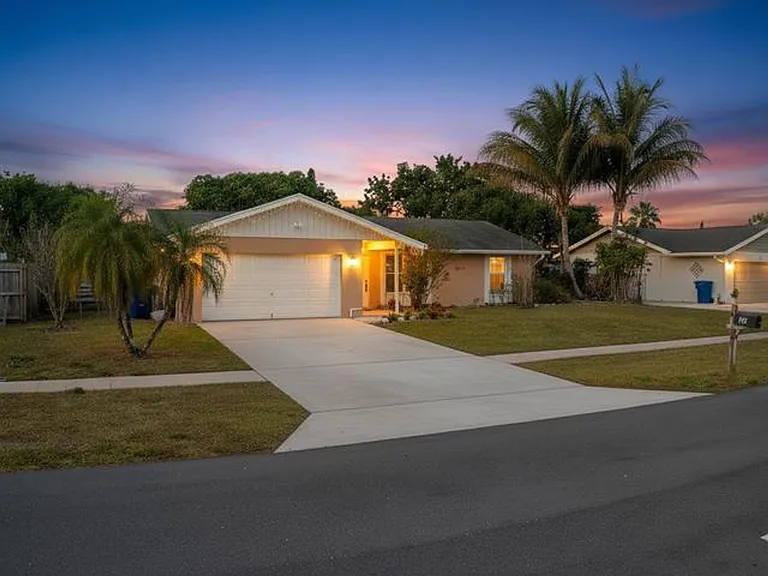 849 Camellia Dr — Photo 6