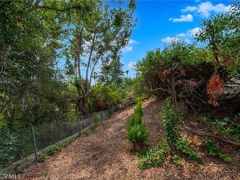 24221 Hatteras St — Photo 48