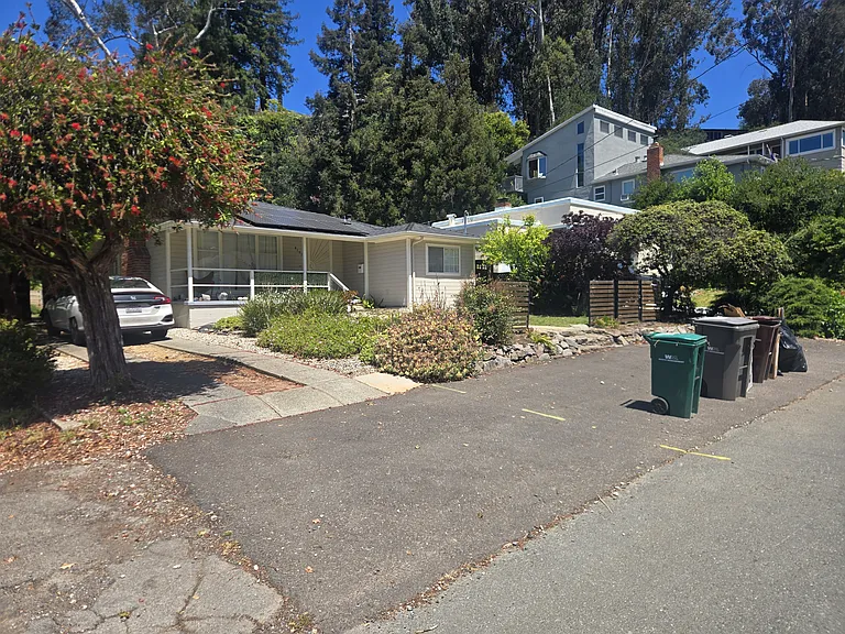 4195 Maple Ave — Photo 2