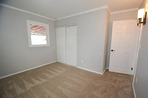 E Circle Dr — Photo 11