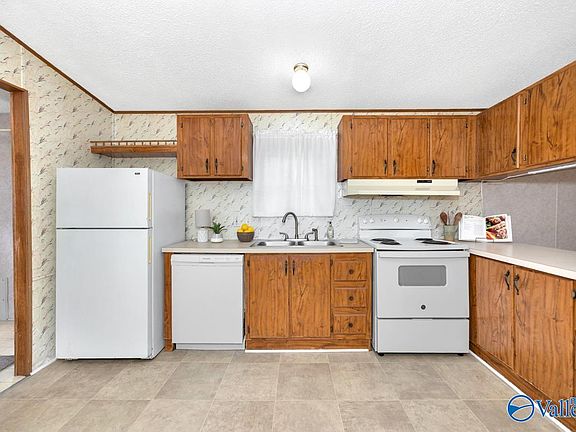 4th image of 236 Pine Hill Cir