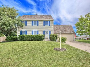 302 Ridge Rd, Mahomet, IL 61853