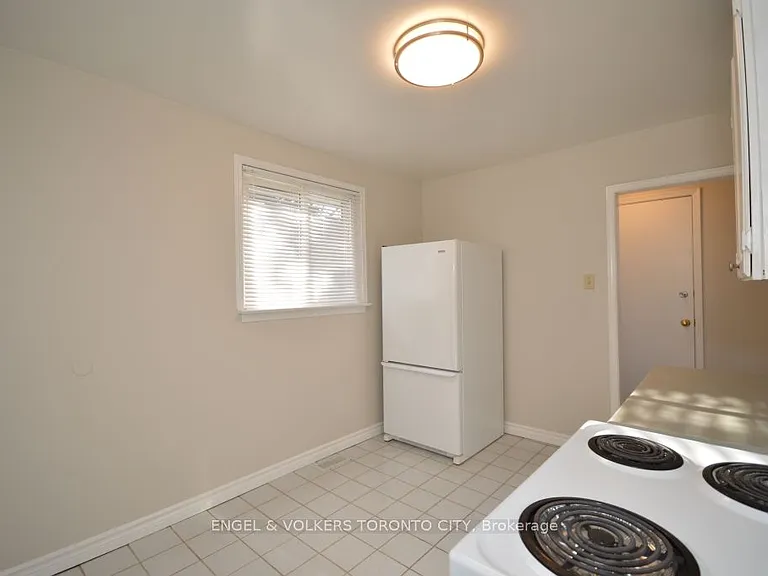 158 Cherrywood Dr #UPPER — Photo 10