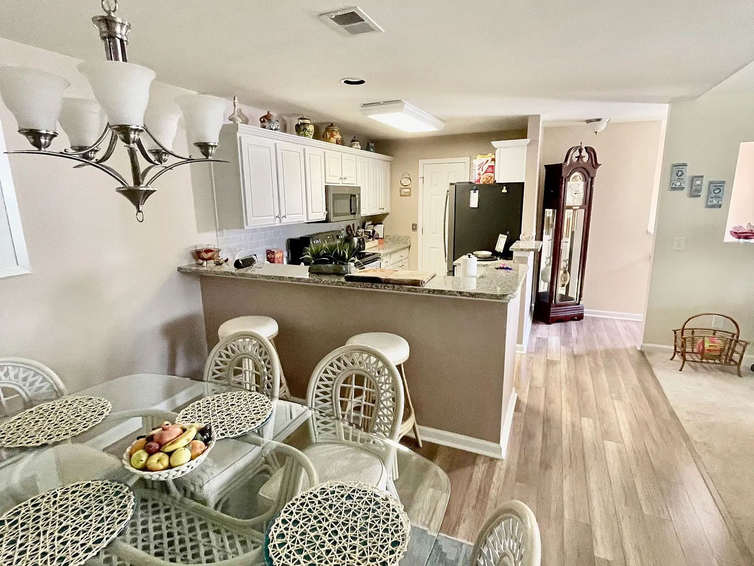 10 Loganberry Ct — Photo 3