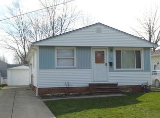 931 Center Rd, Eastlake, OH 44095