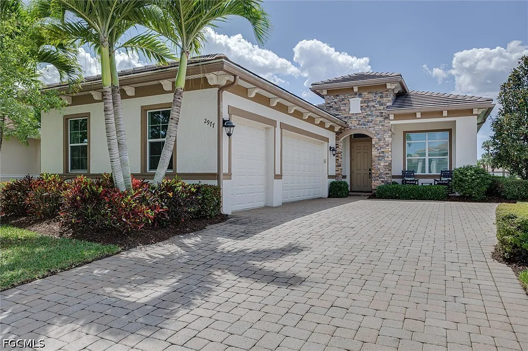 3 bed, 2.5 bath, 2020 sqft, $11,000 — Photo 3