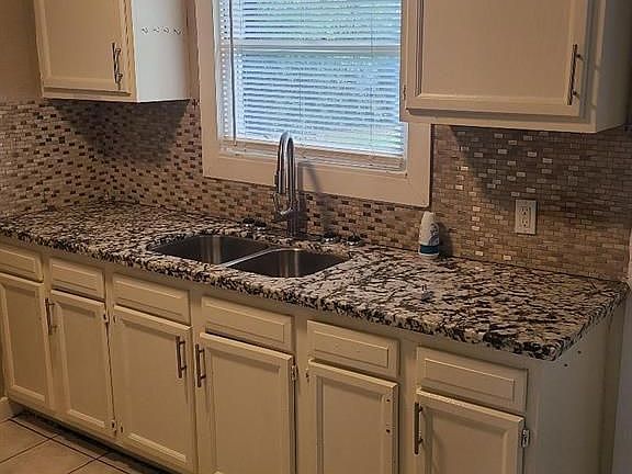 5th image of 5018 Willow Glen Dr