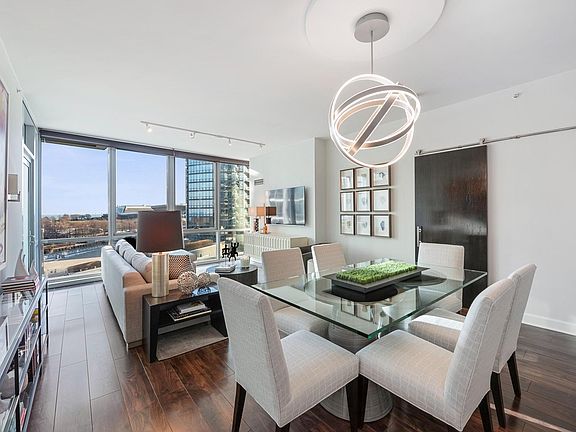4th image of 1201 S Prairie Ave #703