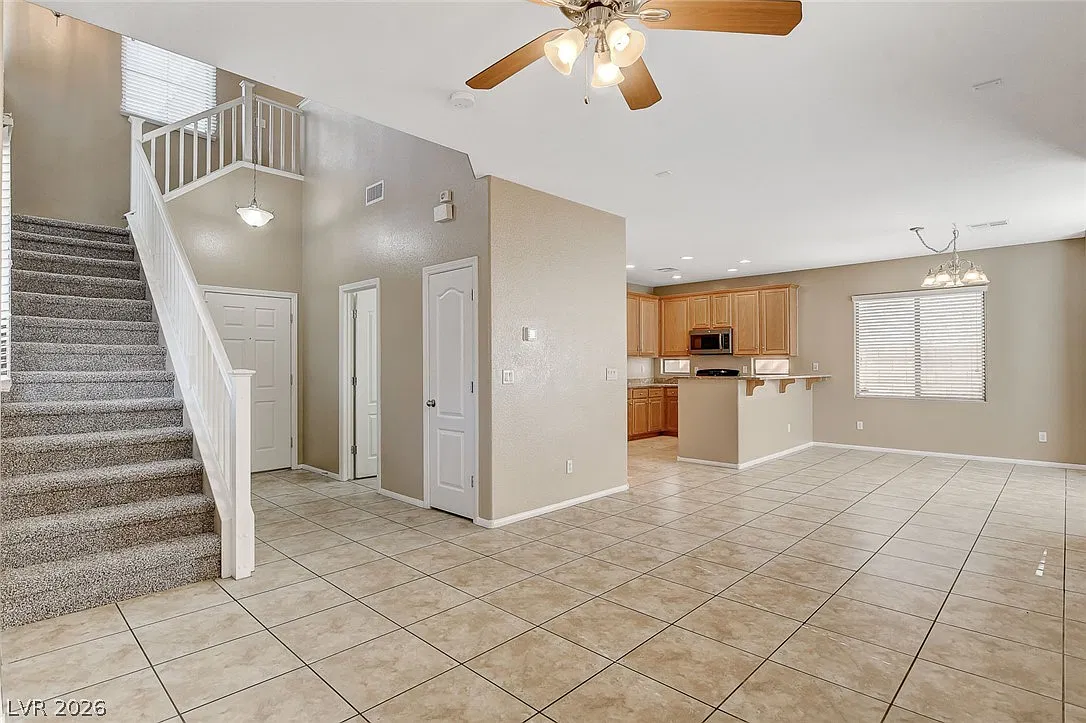4 bed, 2.5 bath, 1909 sqft, $1,995 — Photo 4