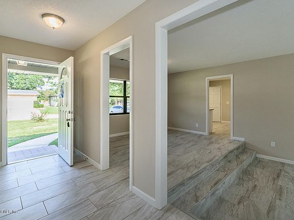 4th image of 1045 Townsend Blvd
