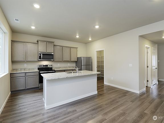 5th image of 8602 13th Avenue E