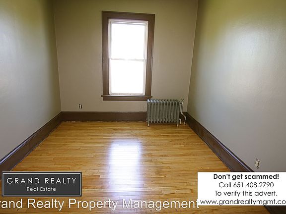 3rd image of 2542 University Ave NE