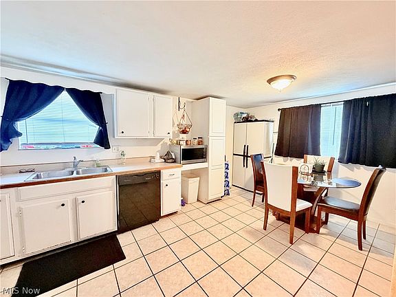 3rd image of 805 4th St