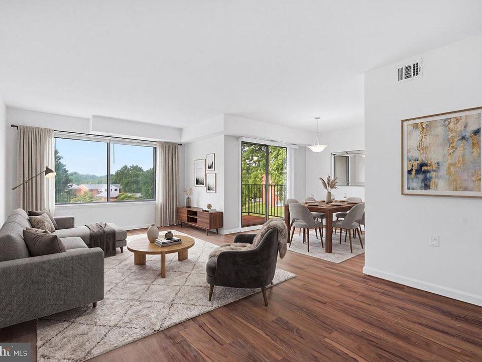 1st image of 125 Driveway Clubhouse L