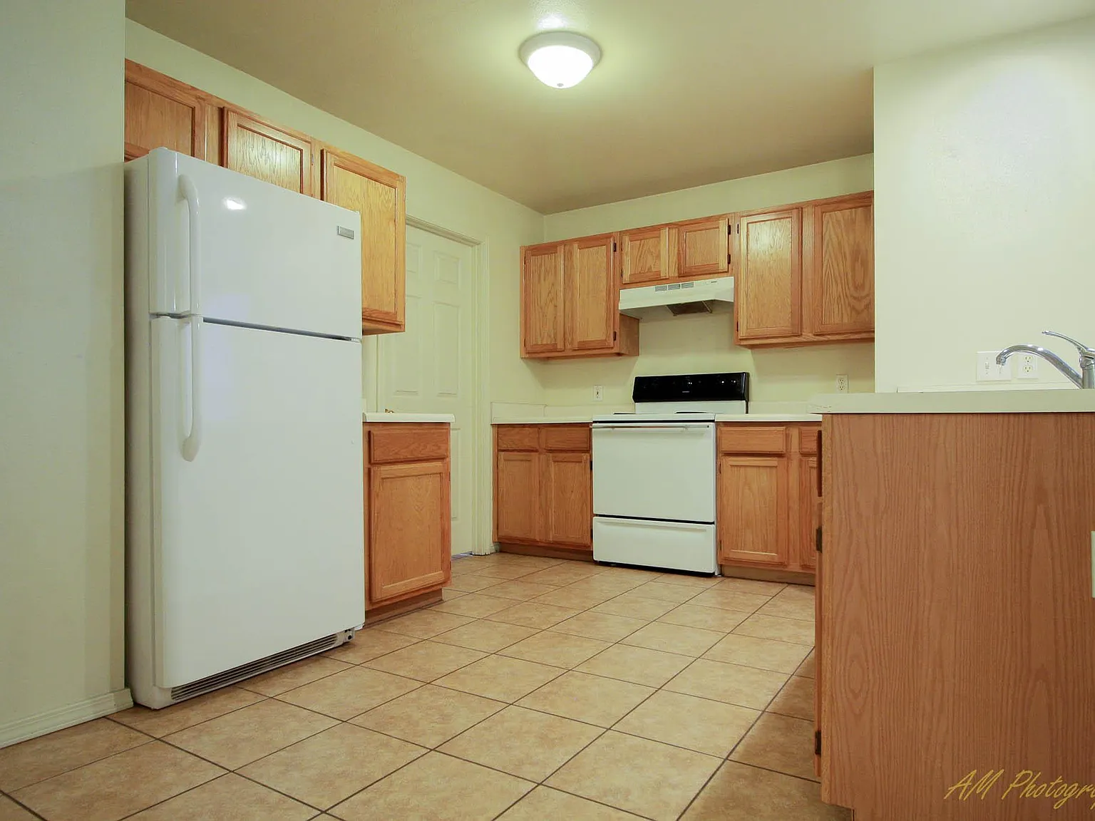 815 N Storer Ave — Photo 3