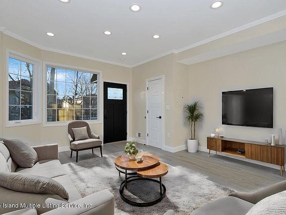 3rd image of 679 Yetman Ave
