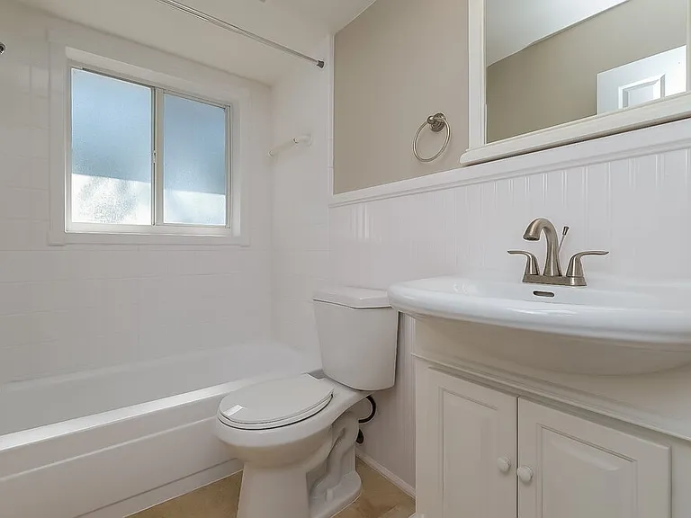 339 Regina Dr S — Photo 15