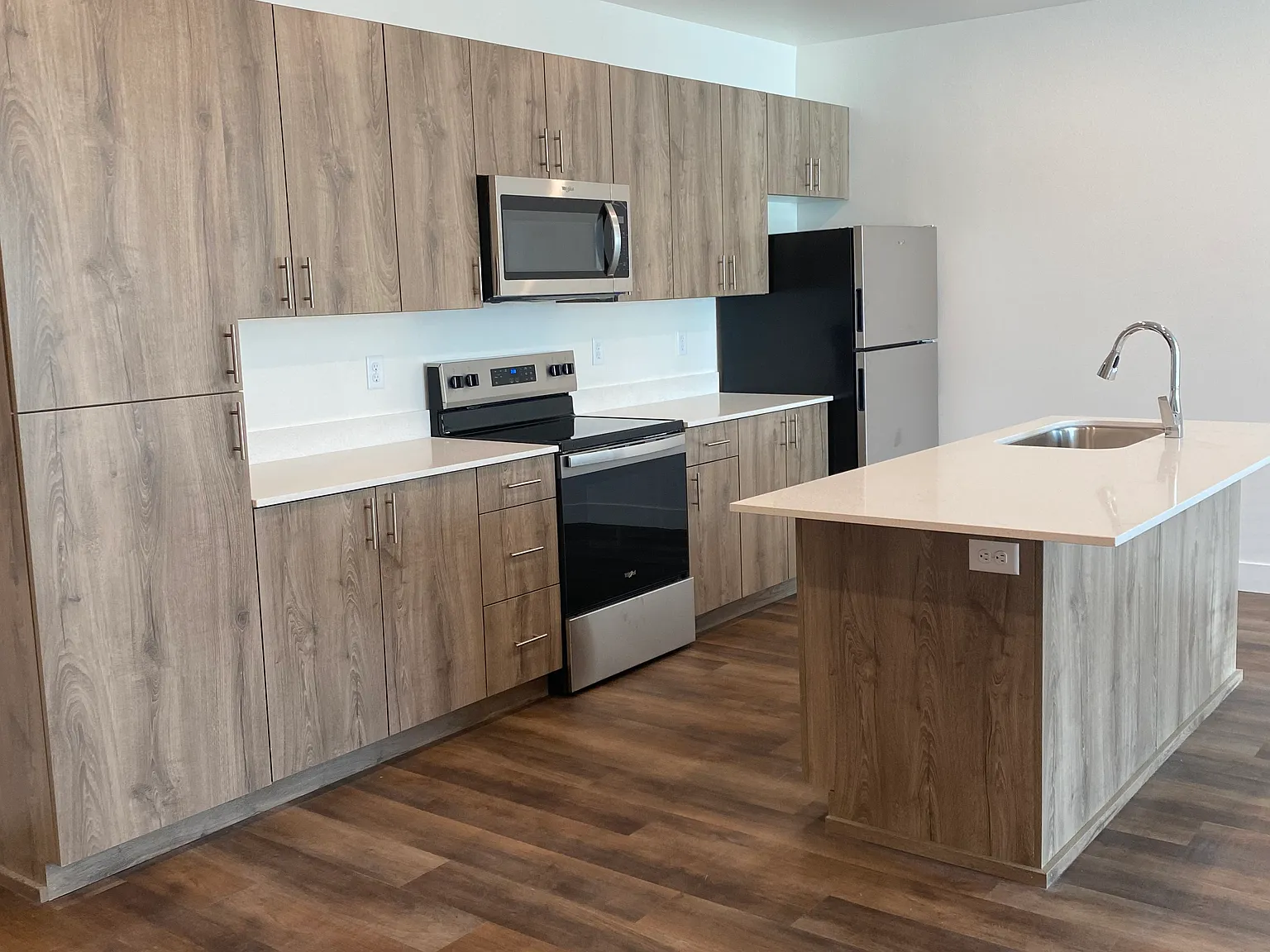 3 bed, 1322 sqft, $2,301 — Photo 4