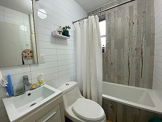 4th image of 552 Lincoln Pl APT M
