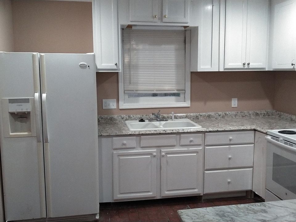 2nd image of 1801 E 62nd St
