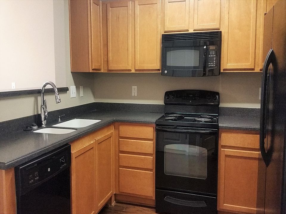 Kitchen w/GE appliances
