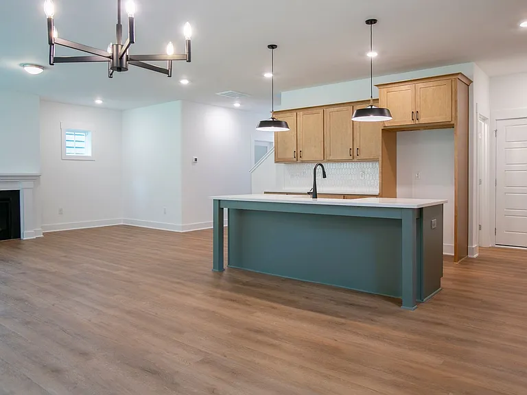 174 Beacon Dr — Photo 3