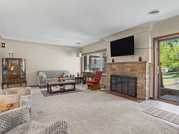 5th image of 810 Adair St