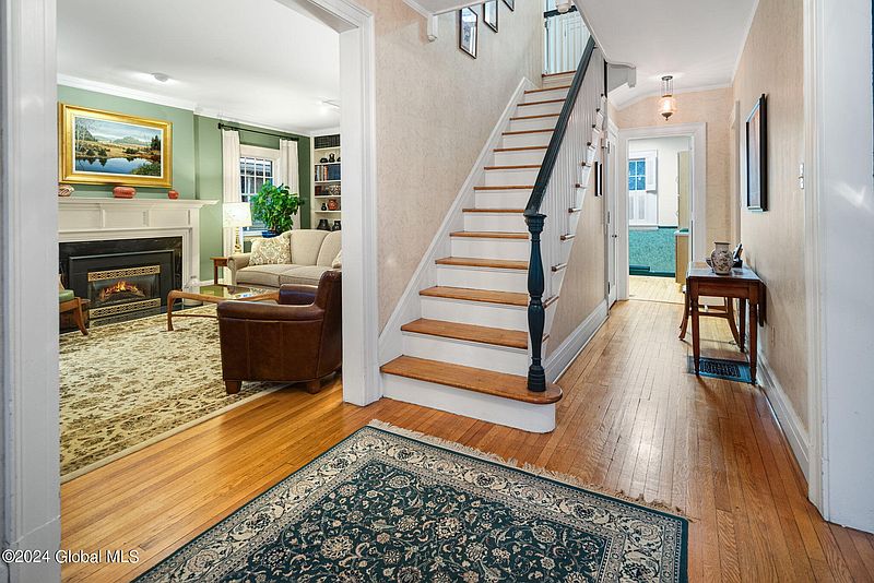 4th image of 22 Manning Boulevard