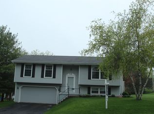 879 Crestview Dr, Watertown, WI 53094