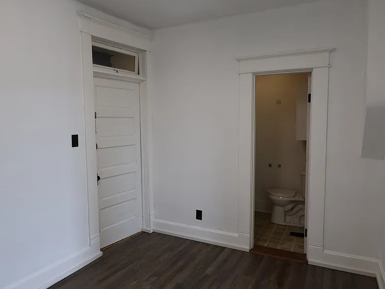 206 4th St #2 — Photo 9